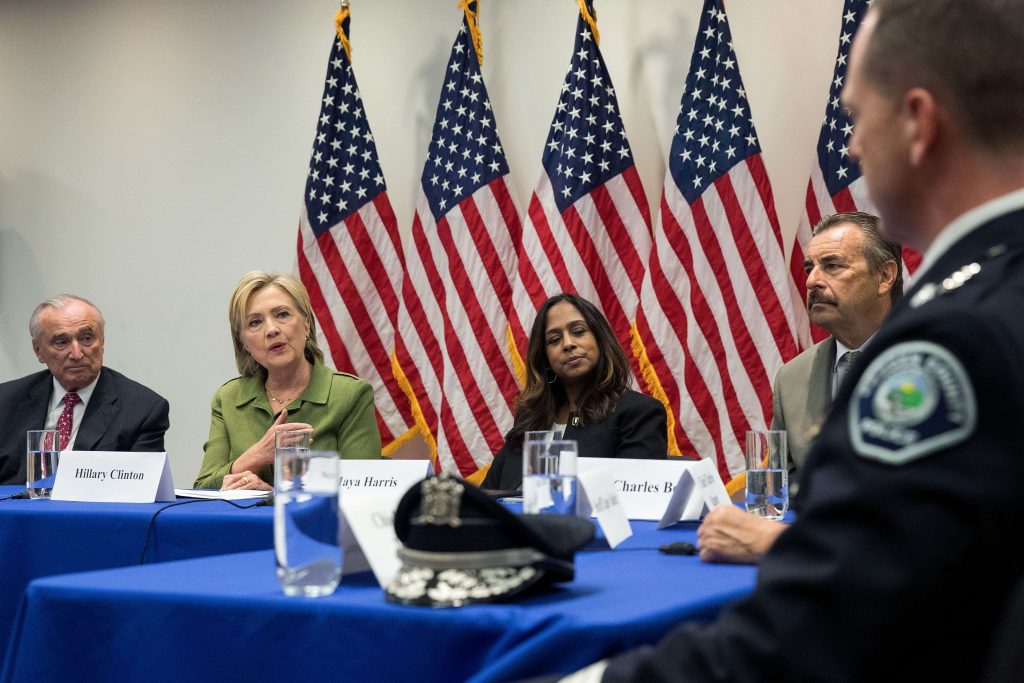 Hillary participa de reunião com chefes de polícia das principais cidades dos EUA
