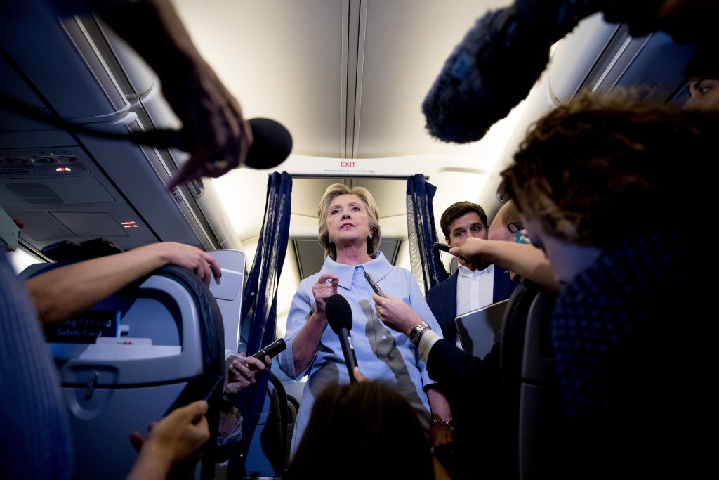 Hillary descreveu interferência russa como 'ameaça de uma potência estrangeira adversária' (FOTO: AP Photo/Andrew Harnik)