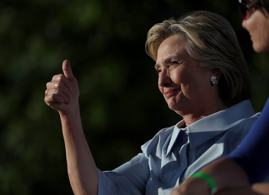 Hillary faz campanha em Hampton, Illinois; democrata descatou viajar agora para o México para encontro com presidente Enrique Peña Nieto (FOTO: Justin Sullivan/Getty Images/AFP)
