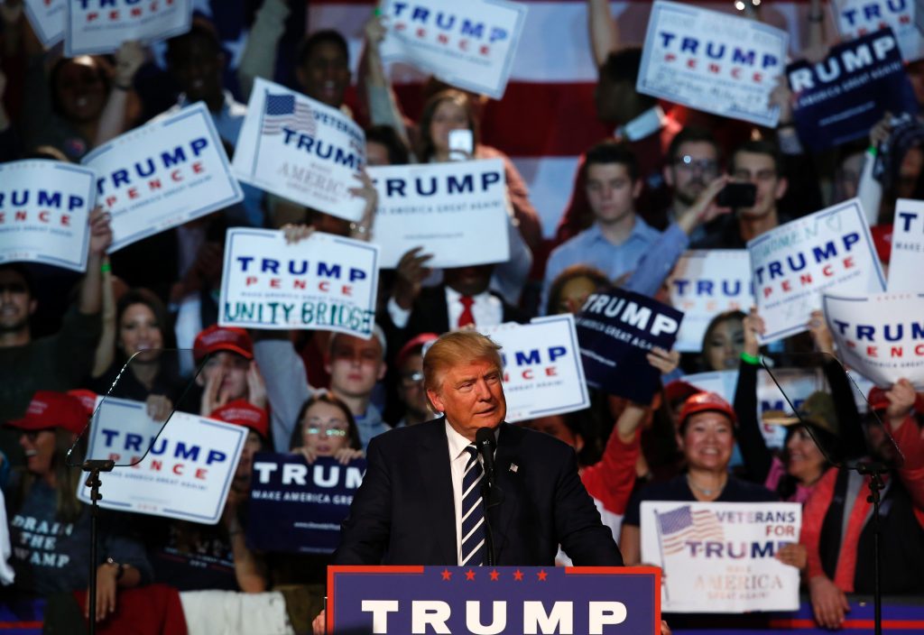 Em Michigan, na últimas horas de campanha, Trump busca ampliar apoio de eleitores (FOTO: AFP PHOTO / JEFF KOWALSKY)
