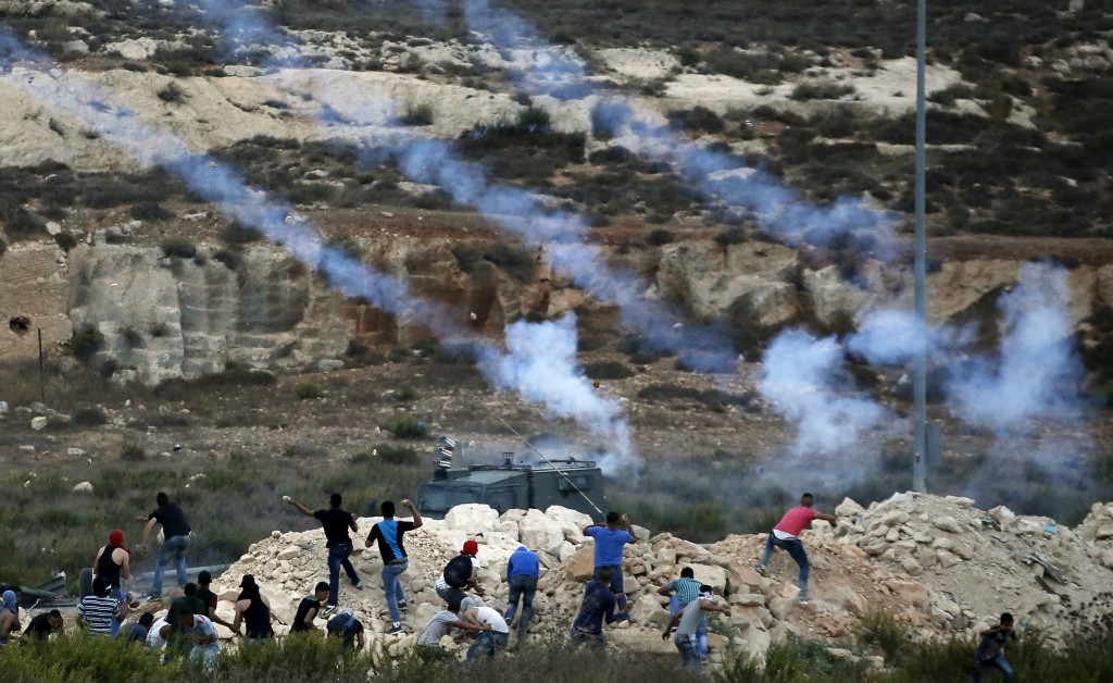 Palestinos atiram pedras contra Forças de Segurança de Israel na Cisjordânia