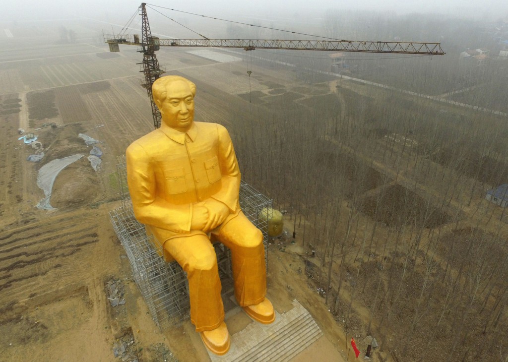 Estátua gigante de Mao Tsé-Tung construída em zona rural da China custou cerca de US$ 460 mil