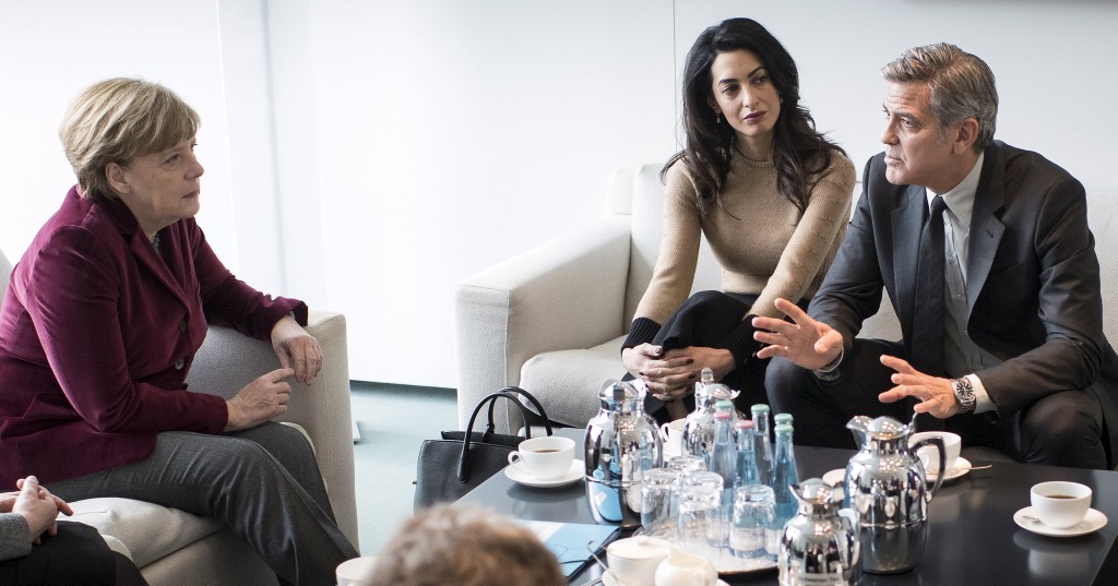 George Clooney e a mulher Amal se encontraram com a chanceler alemã, Angela Merkel, nesta sexta-feira