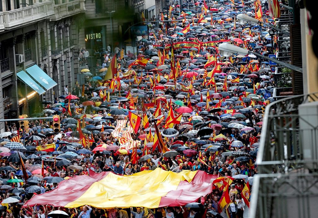 Catalães decidirão se querem se separar da Espanha (Foto: EFE/Juan Carlos Cárdenas)