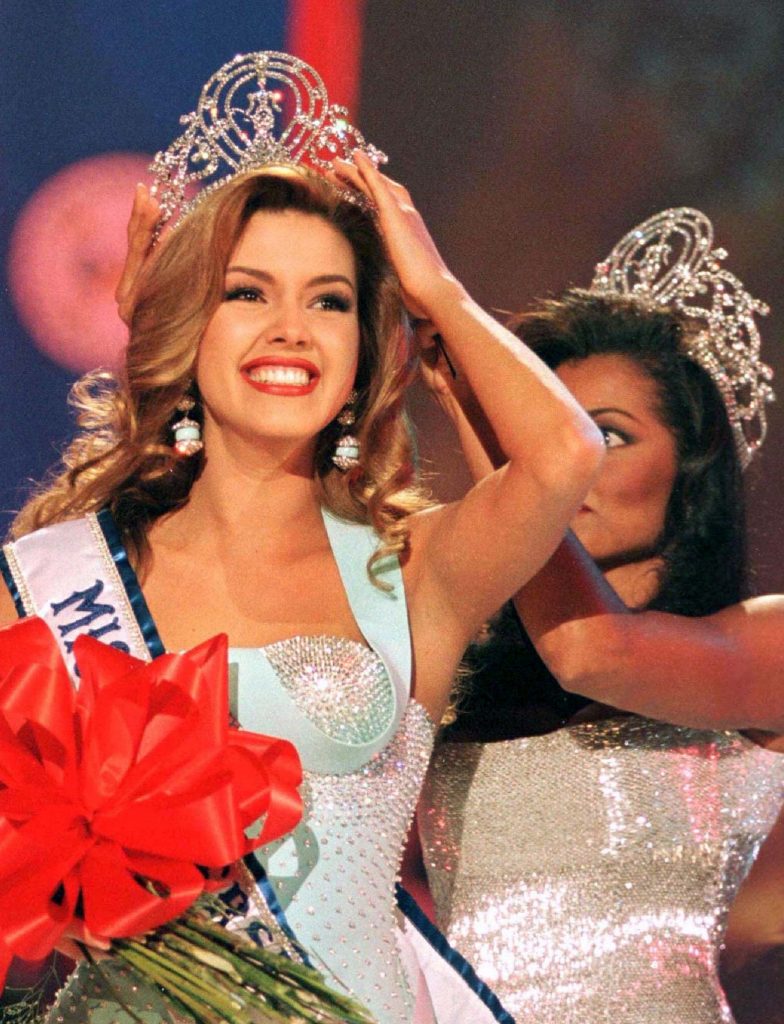 Miss Venezuela, Alicia Machado smiles after winning the 1996 ''Miss Universe'' crown in Las Vegas, Nevada, U.S. In a May 17, 1996 file photo. REUTERS/Steve Marcus/Files