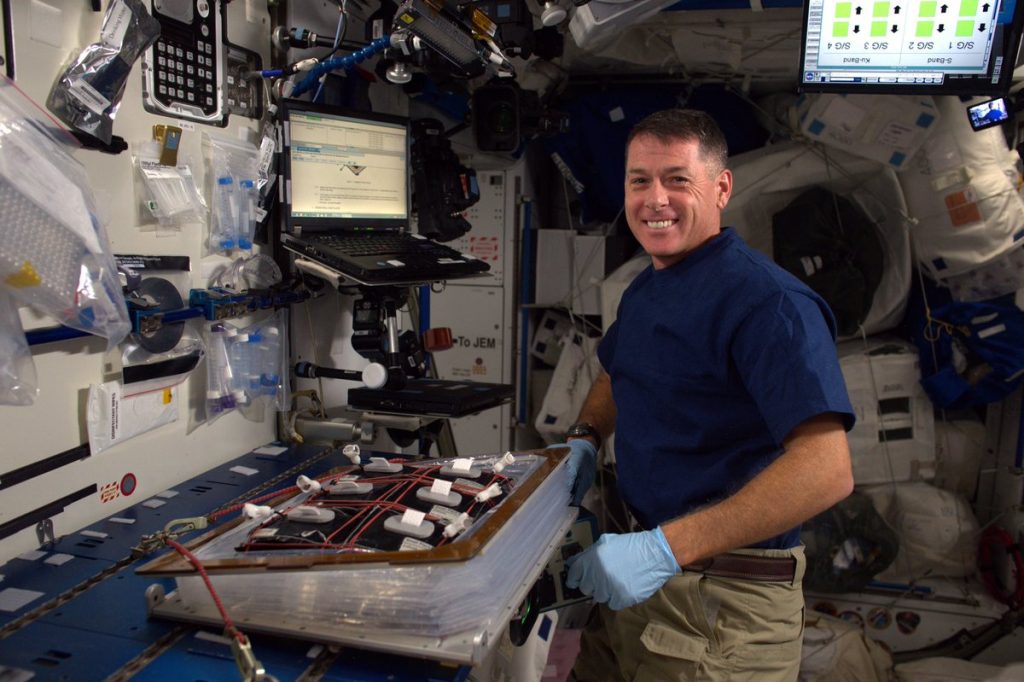 O astronauta Shane Kimbrough deve retornar à Terra em fevereiro (Foto: Twitter/Reprodução)