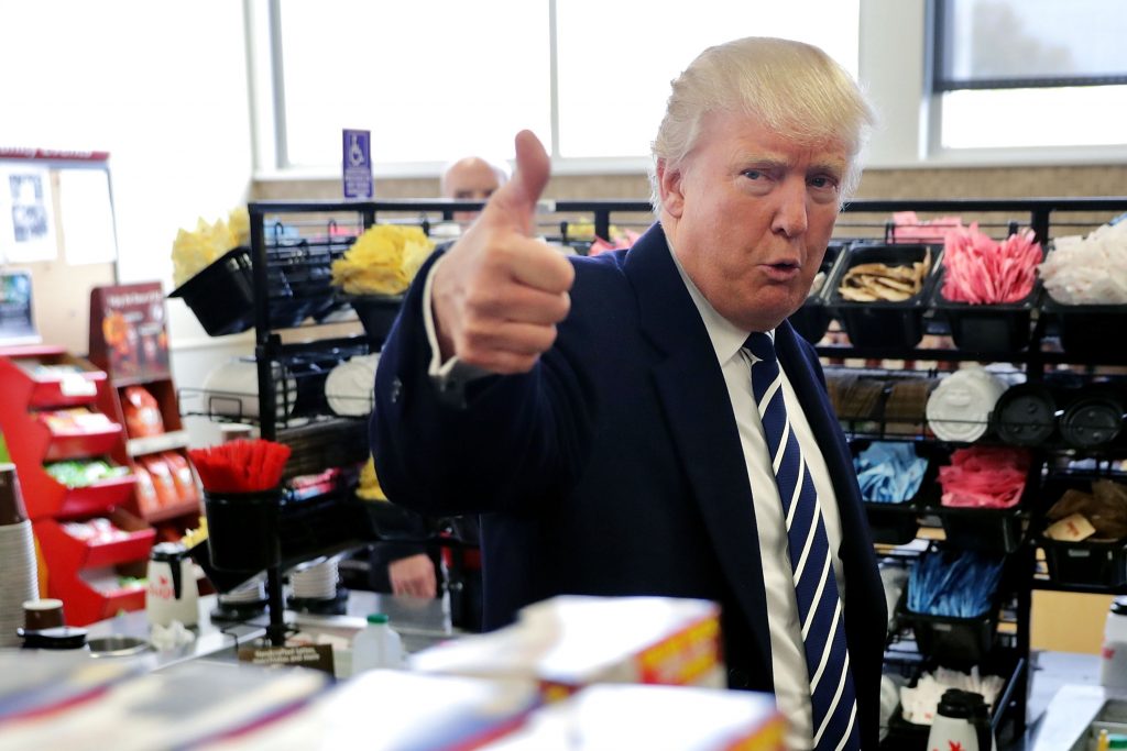 KING OF PRUSSIA, PA - NOVEMBER 01: Republican presidential nominee Donald Trump gives a thumbs up to a reporter while stopping for snack food at a Wawa gas station November 1, 2016 in Valley Forge, Pennsylvania. Trump stopped with members of his campaign following an event at a nearby hotel. Chip Somodevilla/Getty Images/AFP == FOR NEWSPAPERS, INTERNET, TELCOS & TELEVISION USE ONLY ==