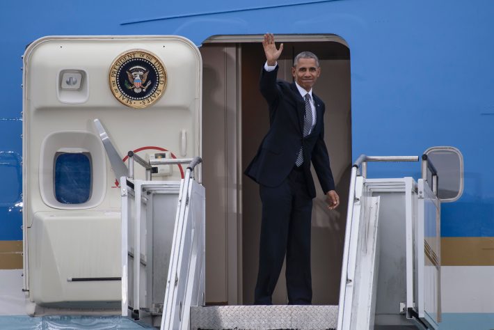 Obama se despede de Berlim em sua última viagem internacional (AFP PHOTO / CLEMENS BILAN)