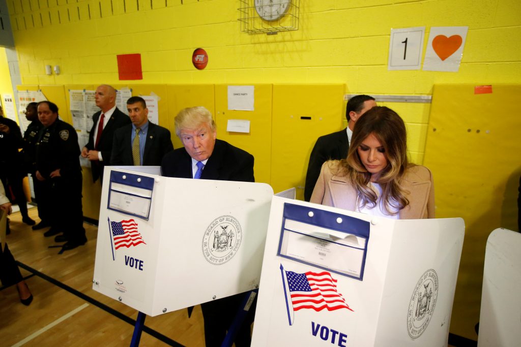Donald Trump votou em Nova York acompanhado da mulher, Melania Trump (Foto: Carlo Allegri/Reuters)