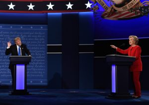 Trump e Hillary durante o debate, na Universidade Hofstra, em Nova York AFP PHOTO / Jewel SAMAD