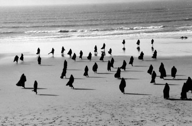 Rapture Series, de Shirin Neshat, 1999, Cortesia Gladstone Galleries