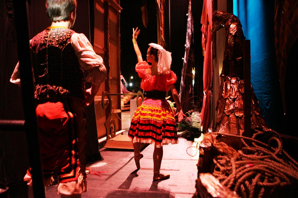 Aquecimento é item obrigatório, quase um ritual antes da entrada ao palco. Foto: TIAGO QUEIROZ/AE