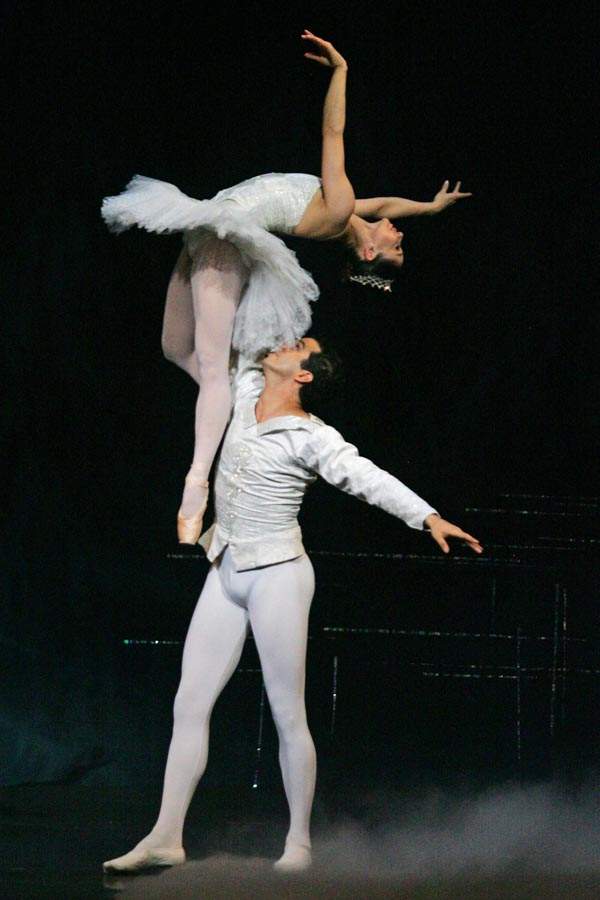 Roberta Marquez e Arionel Vargas, primeiro bailarino do English National Ballet de Londres, são os artistas convidados. Foto: TIAGO QUEIROZ/AE