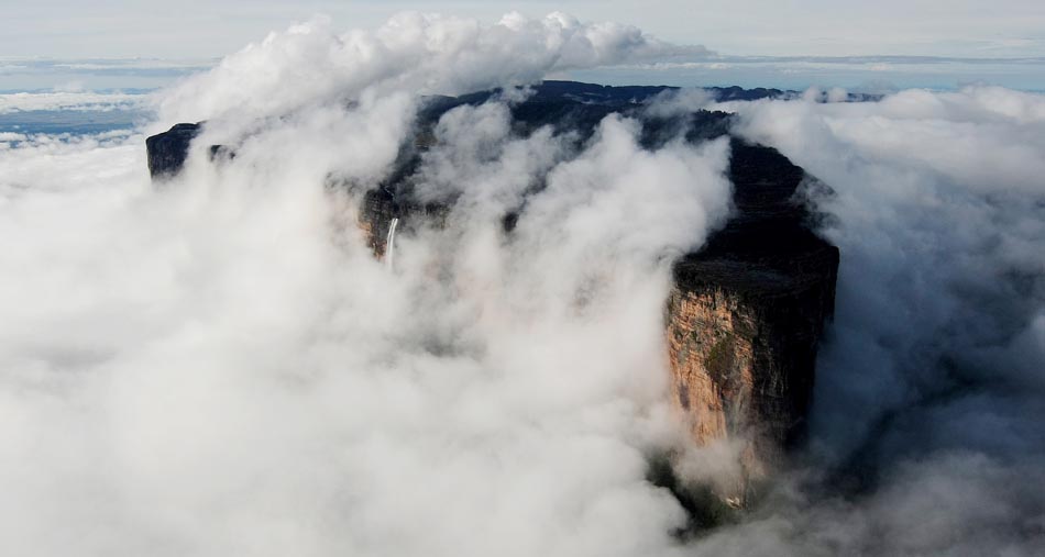 Vista aérea doO Monte Roraima. Foto: PAULO LIEBERT/AE