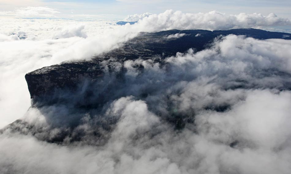 Nuvens encobrem o topo do Monte Roraima. Foto: PAULO LIEBERT/AE