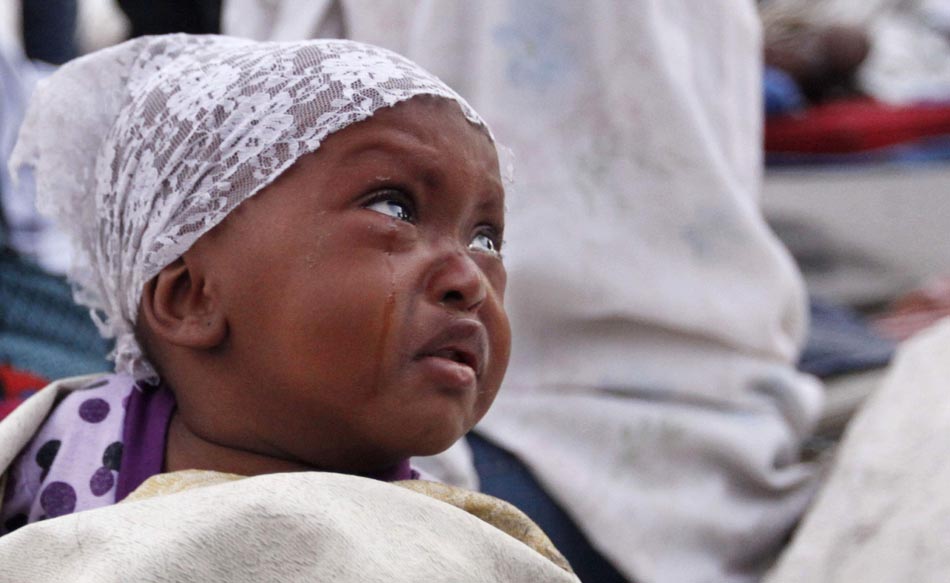 Lágrimas escorrem pelo rosto de uma criança. Porto Príncipe, Haiti. 18/01/2010. Foto: Gerald Herbert/AP
