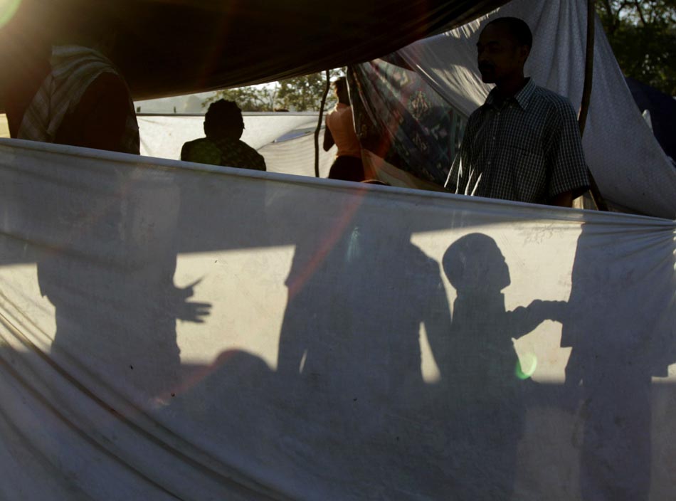 Campo de refugiados em Porto Príncipe, Haiti. 19/01/2010. Foto: Jae C. Hong/AP