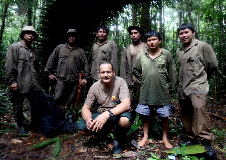 Equipe posa para foto, antes do início da última incursão pela selva. Rio Jutaí, AM. 23/01/2010. FOTO: J.F.DIORIO/AE