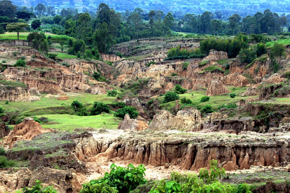 Erosões destroem terras cultiváveis em Konso, ao sul da Etiópia. 30.08.2008. Foto: Juca Varella/AE