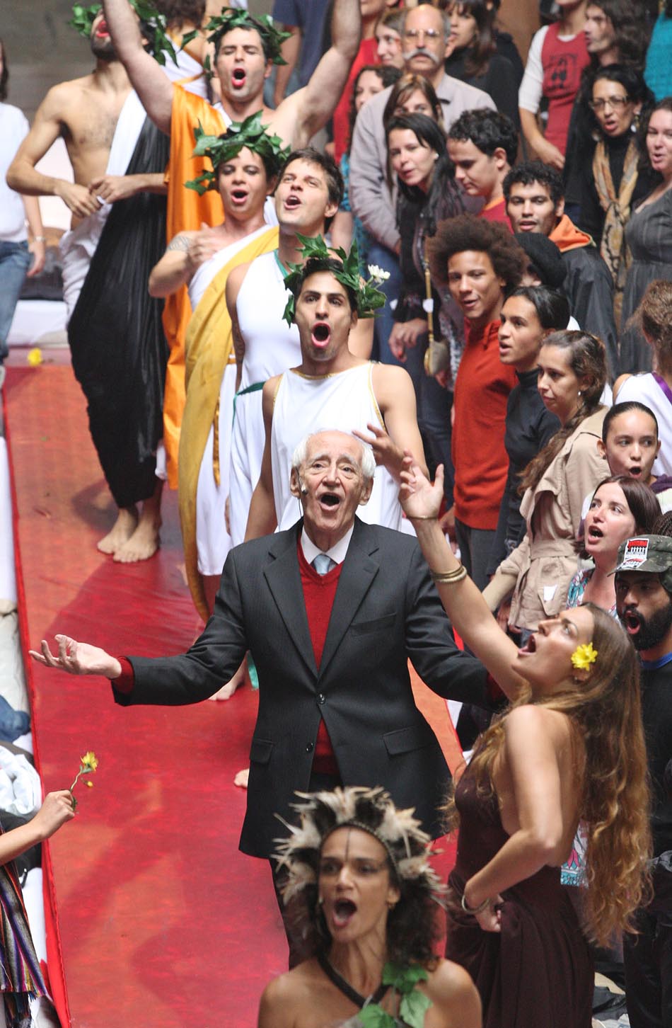 O diretor Zé Celso recebeu a 35.ª Caravana da Anistia, com a peça 'o Banquete', no Teatro Oficina. São Paulo, 0704/2010. Foto: Clayton de Souza/AE