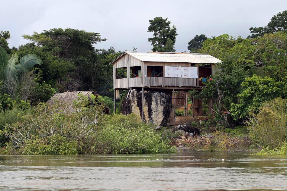Casa típica da região na margem do Rio Xingu. Altamira, PA, 14/04/2010. FOTO: HÉLVIO ROMERO/AE