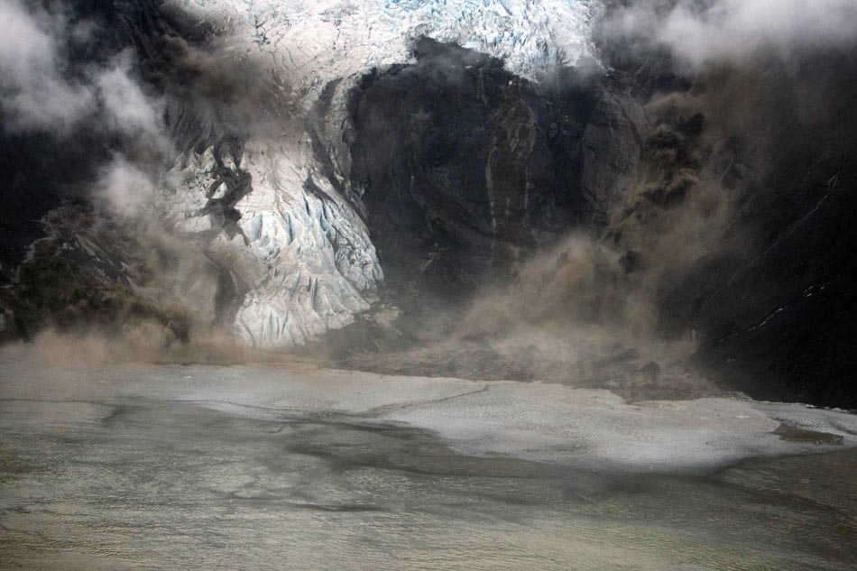 Vulcão Eyjafjallajokull é um dos maiores do país. Islândia, 14/04/2010. Foto: Icelandic Coastguard/AP