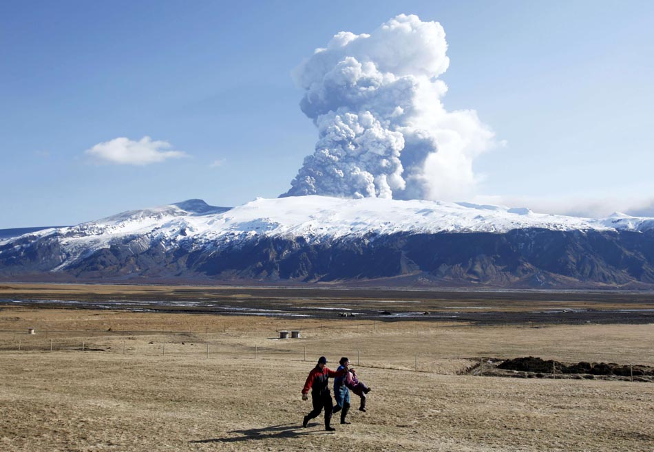 Vulcão Eyjafjallajokull, Islândia, 17/04/2010. Foto: Lucas Jackson/Reuters
