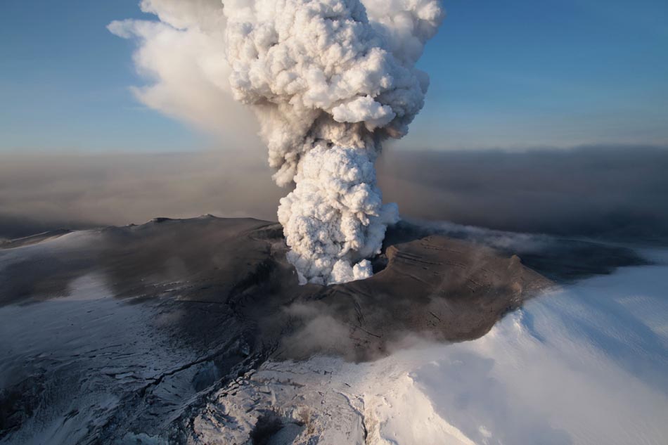 Vulcão Eyjafjallajokull, Islândia, 17/04/2010. Foto: Jon Gustafson/AP