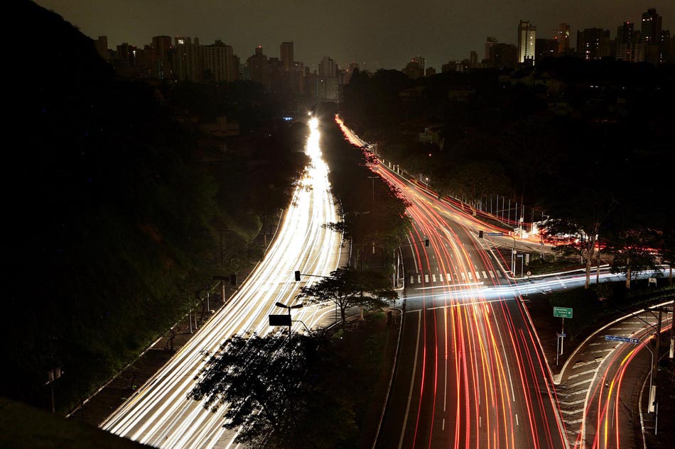 Blecaute: Vista da Avenida Sumaré, em São Paulo, durante 'apagão' que atingiu vários estados brasileiros. São Paulo, 10/11/2009. Foto: Evelson de Freitas/AE