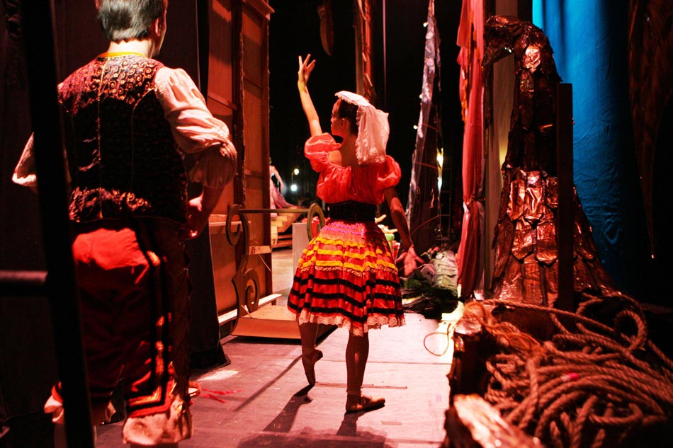 Bastidores: Ensaio do espetáculo de balé Quebra-Nozes, apresentado pelo Ballet do Teatro Municipal do Rio de Janeiro. São Paulo, 18/12/2009. Foto: Tiago Queiroz/AE