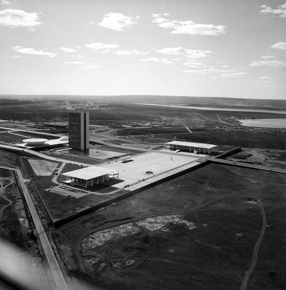 Vista aérea da Praça dos Três Poderes. Brasília, 1960. Foto: Marcel Gautherot/IMS