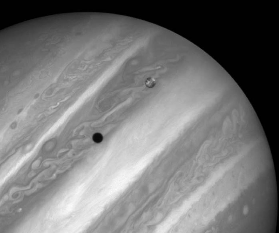 Imagem rara de Júpiter e sua lua, Io. Foto: Nasa, AEE