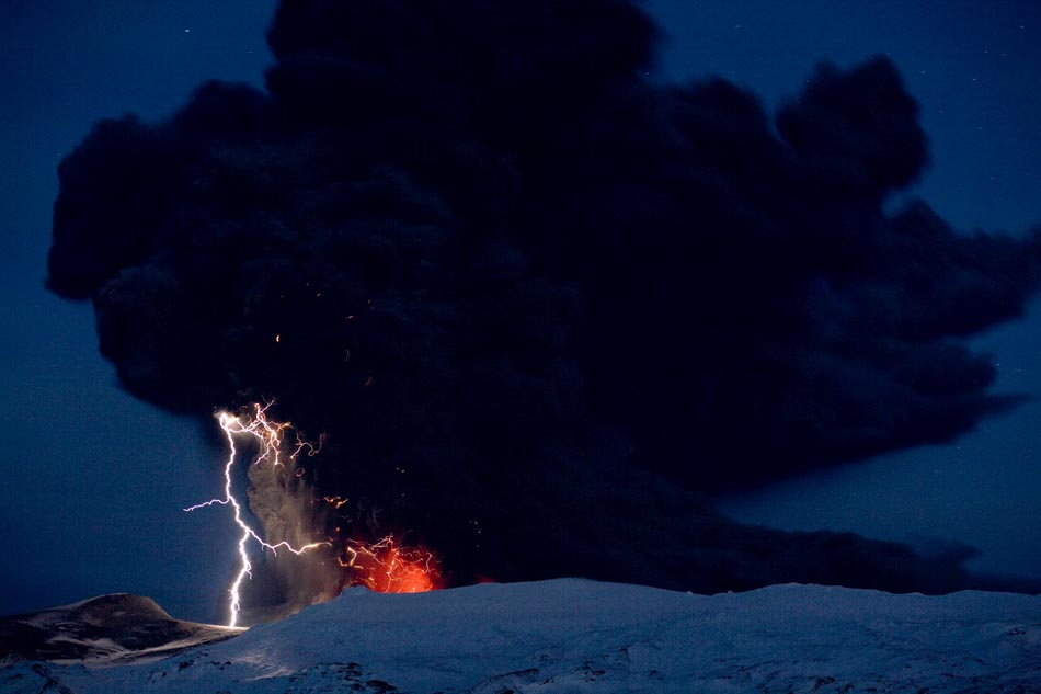 Vulcão Eyjafjallajokull, Islândia, 18/04/2010. Foto: Jon Pall Vilhelmsson/AP