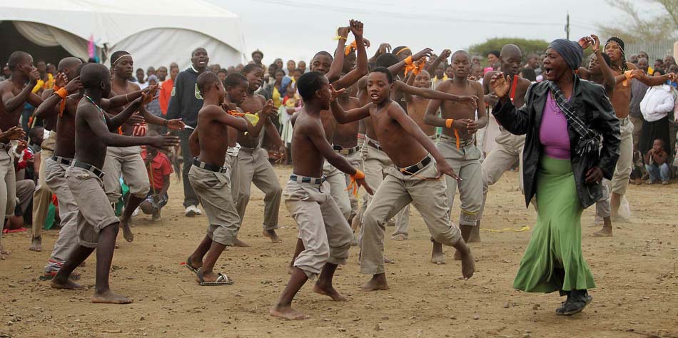 Vários grupos da etnia Zulu se apresentaram em Ulundi, província de KwaZulu-Natal, local em que vive o rei Zulu Zwelithini KaBleKuzulu. 9/6/2010. Foto: Evelson de Freitas/AE