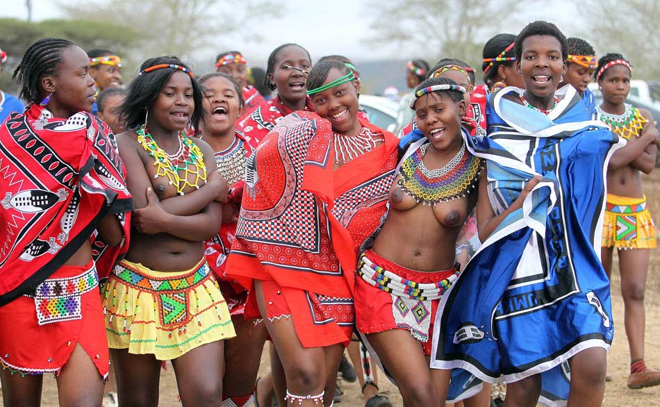 Grupos de dança apresentam diferentes coreografias. Ulundi, província de KwaZulu-Natal. 9/6/2010. Foto: Evelson de Freitas/AE