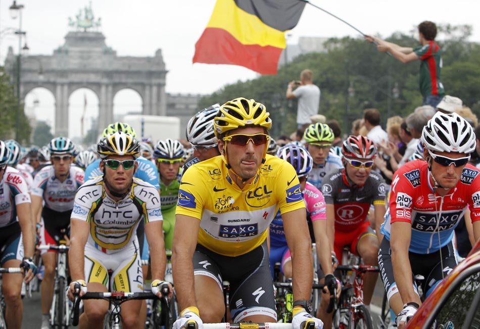 Largada da segunda etapa do Tour de France. 05/07/2010. Foto:Christophe Ena/AP