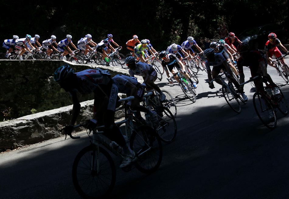 15ª etapa do Tour de France, trecho entre Pamiers e Bagneres-de-Luchon, na região de Pyrénées. 19/07/2010. Foto: Bas Czerwinski/AP