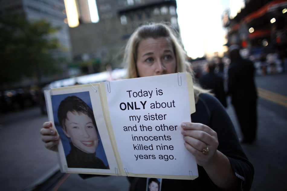 "Hoje é somente sobre minha irmã e outros inocentes mortos há 9 anos". 11/09/2010. Foto:Jason DeCrow/AP