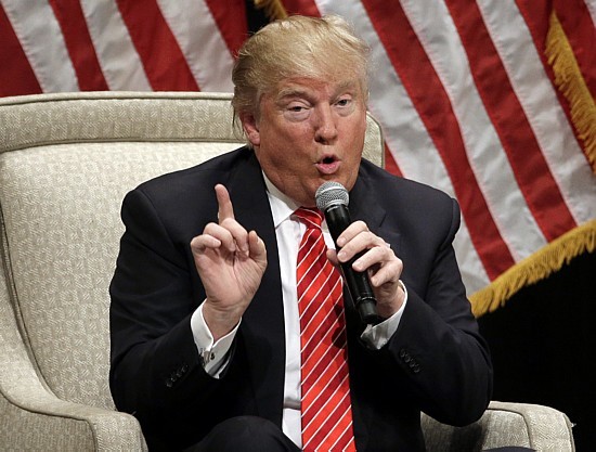Trump fala em universidade - Foto: Chuck Burton/AP