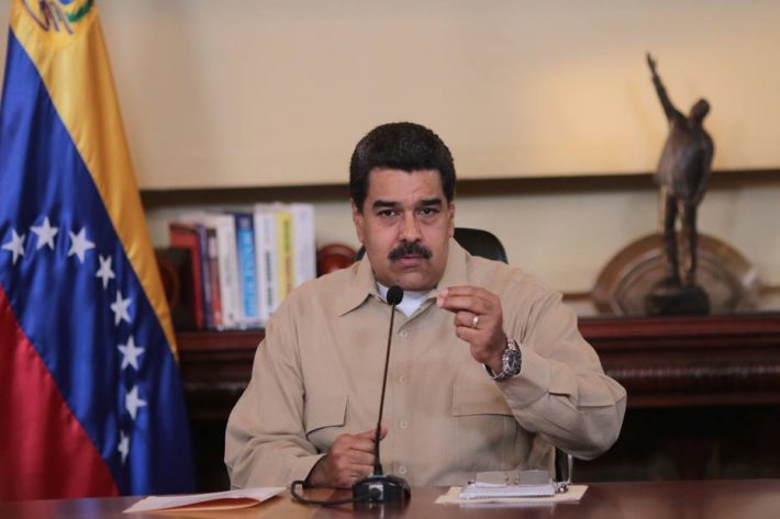Nicolás Maduro enfrenta fortes pressões em razão da escassez de alimentos e remédios no país (Foto: AFP PHOTO / PRESIDENCIA)