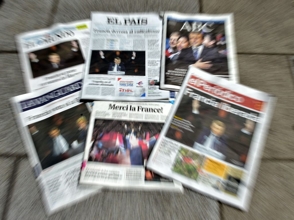 Vitória de Macron foi destaque na imprensa de todo o mundo (AFP PHOTO / GERARD JULIEN)