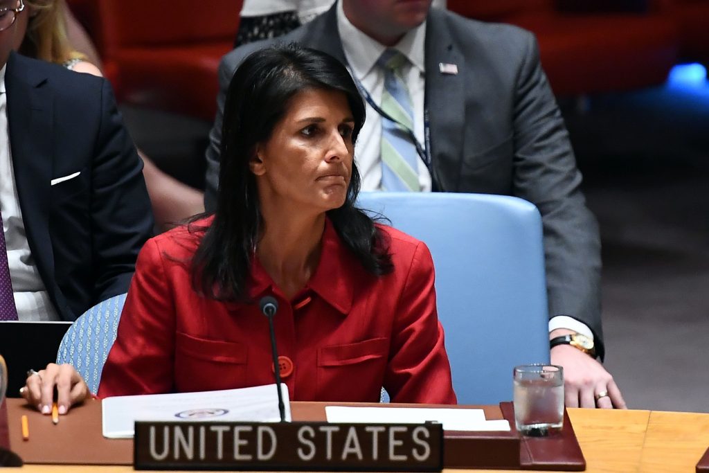 A embaixadora dos EUA na ONU, Nikki Haley disse que a Constituinte de Maduro é um 'passo para a ditadura' que não será aceito pelo país (AFP PHOTO / Jewel SAMAD)