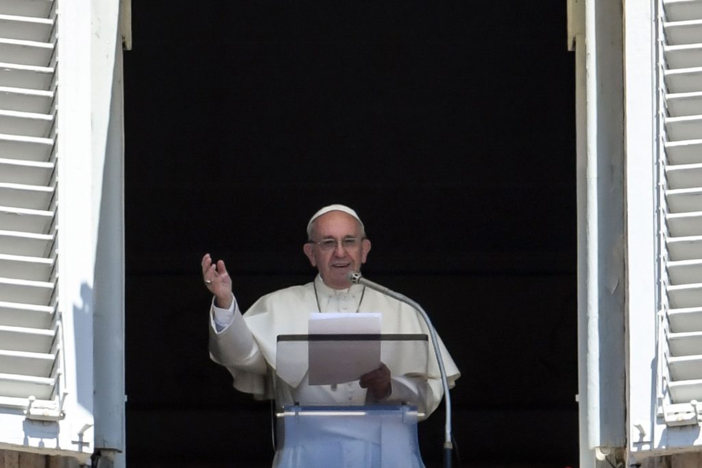 Segundo Maximiliano Roberto Acuña, o papa Francisco prometeu que da próxima vez que for à Argentina eles se conhecerão (Foto: AFP PHOTO / ANDREAS SOLARO)