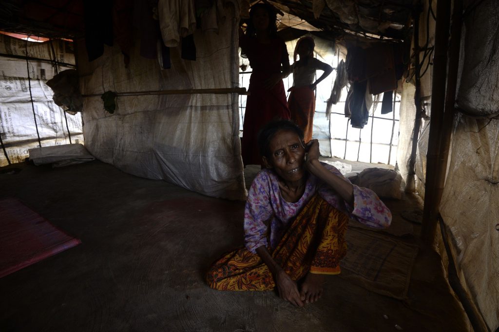 Refugiada rohingya em abrigo em Bangladesh / AFP PHOTO / TAUSEEF MUSTAFA