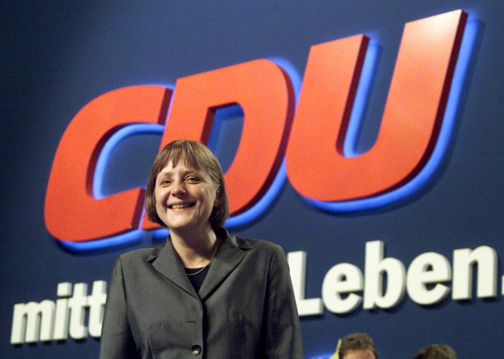 Merkel em abril de 2000, quando foi eleita presidente da CDU em congresso do partido na cidade de Essen (REUTERS/Michael Urban)